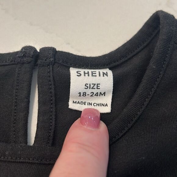 FEEE w/2 item bundle
Infant Girls Black Dress - Picture 3 of 4